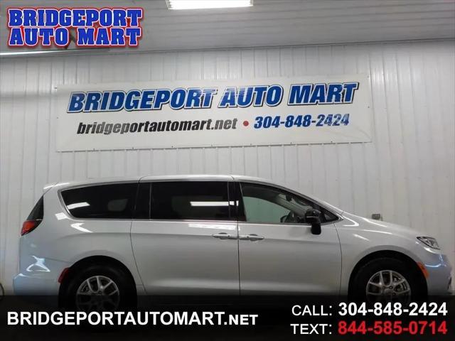 2024 Chrysler Pacifica Touring L for sale in Bridgeport, WV