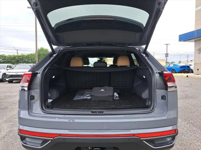 2026 Volkswagen Atlas Cross Sport SE with Technology
