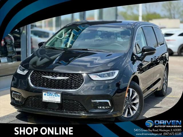 2023 Chrysler Pacifica Hybrid Touring L for sale in Waukegan, IL