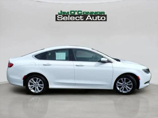 2016 Chrysler 200 Limited for sale in Oconomowoc, WI