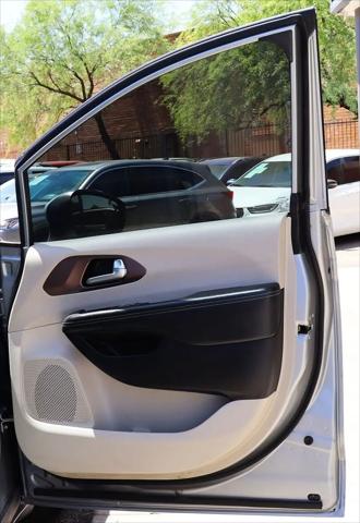 2021 Chrysler Voyager LXI