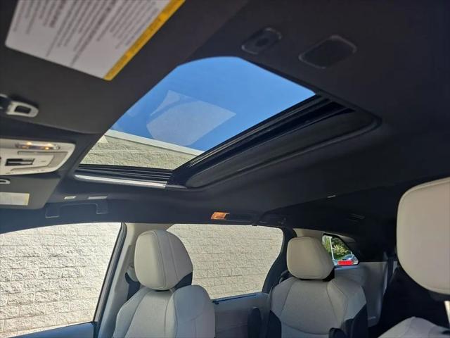 2025 Toyota Sienna Platinum