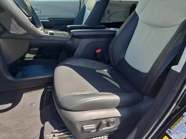 2025 Toyota Sienna Platinum