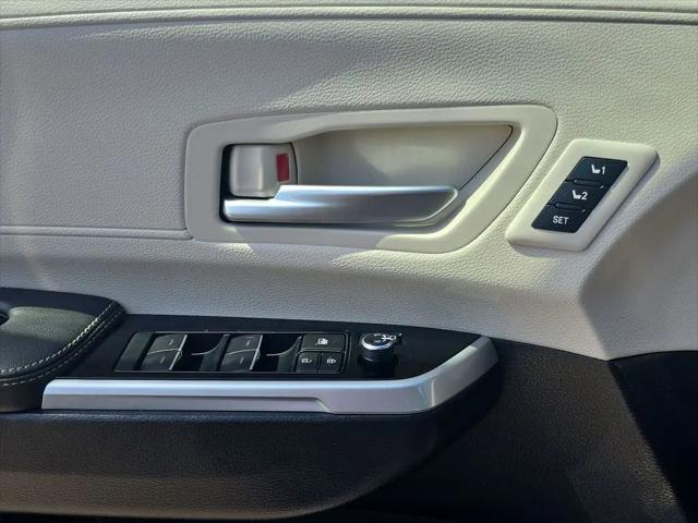 2025 Toyota Sienna Platinum