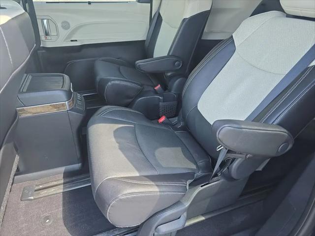 2025 Toyota Sienna Platinum