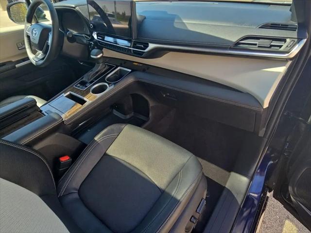 2025 Toyota Sienna Platinum