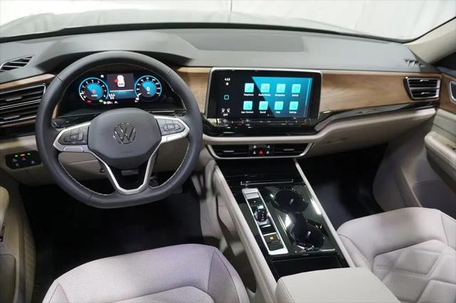 2026 Volkswagen Atlas SE with Technology
