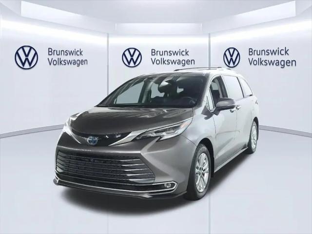 2022 Toyota Sienna Platinum for sale in Brunswick, OH