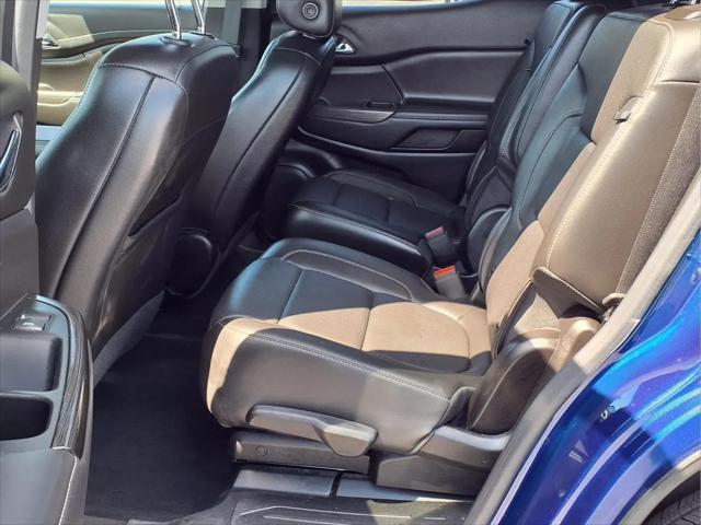 2023 GMC Acadia AWD SLT