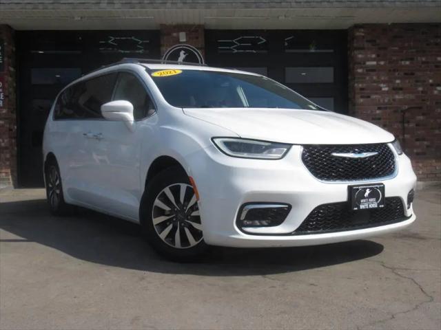 2021 Chrysler Pacifica Hybrid Touring L for sale in Avon, NY