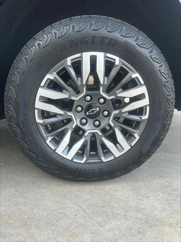 2025 Chevrolet Suburban 4WD Z71