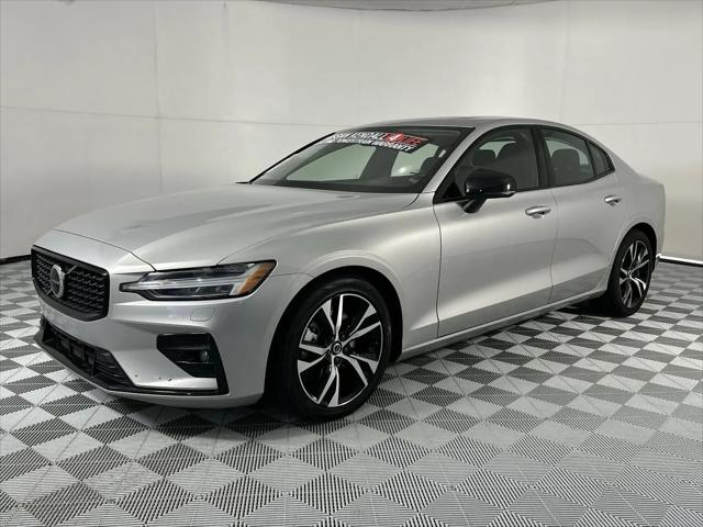 2023 Volvo S60 B5 Core Dark Theme