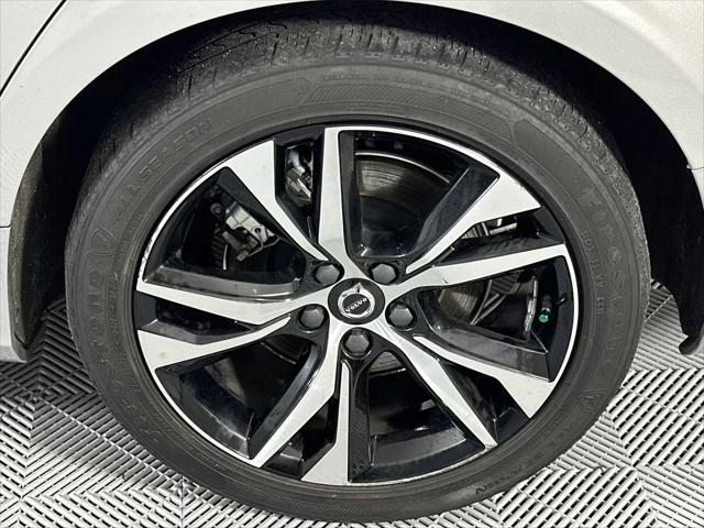 2023 Volvo S60 B5 Core Dark Theme