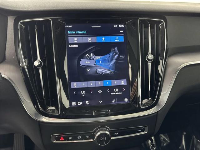 2023 Volvo S60 B5 Core Dark Theme