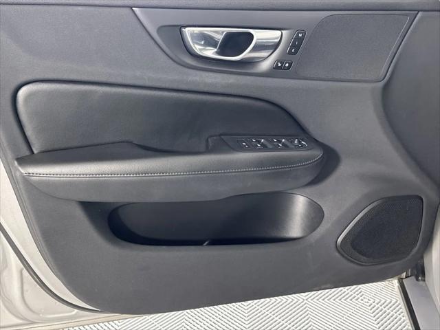 2023 Volvo S60 B5 Core Dark Theme