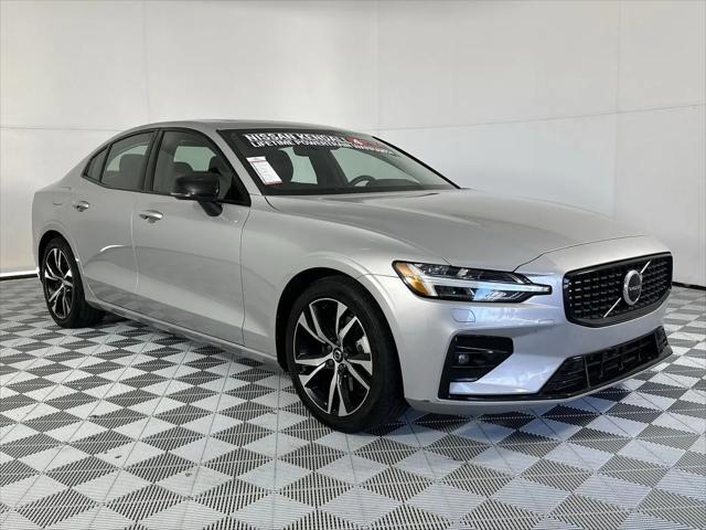 2023 Volvo S60 B5 Core Dark Theme
