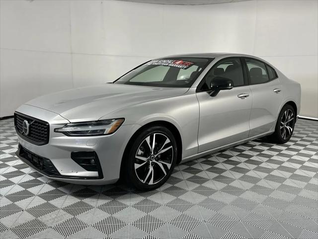 2023 Volvo S60 B5 Core Dark Theme