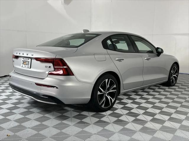 2023 Volvo S60 B5 Core Dark Theme