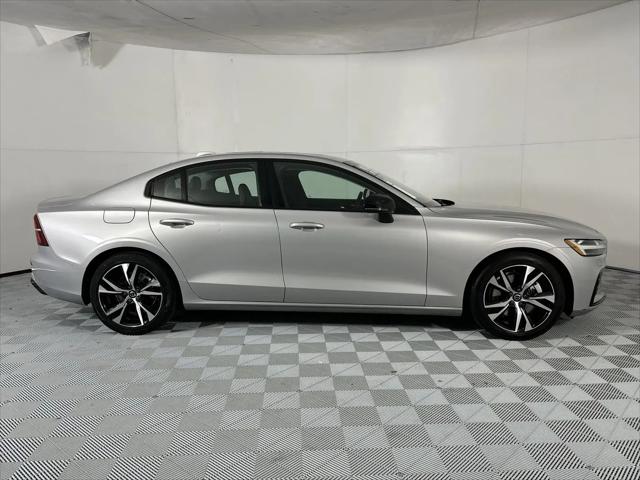 2023 Volvo S60 B5 Core Dark Theme