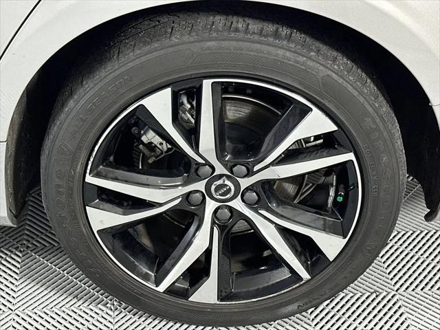 2023 Volvo S60 B5 Core Dark Theme