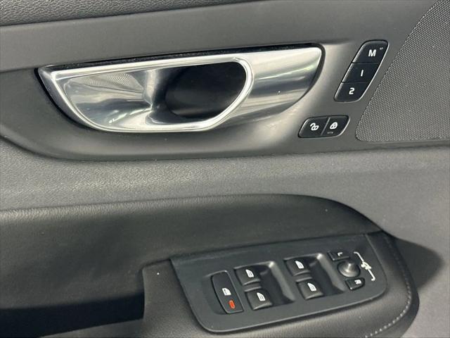 2023 Volvo S60 B5 Core Dark Theme