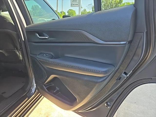 2026 Jeep Grand Cherokee L Altitude 4x4