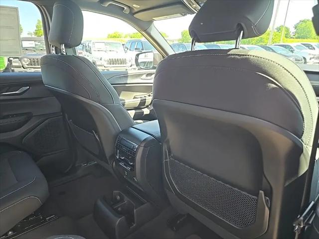 2026 Jeep Grand Cherokee L Altitude 4x4