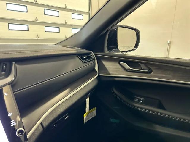 2026 Jeep Grand Cherokee L Altitude 4x4