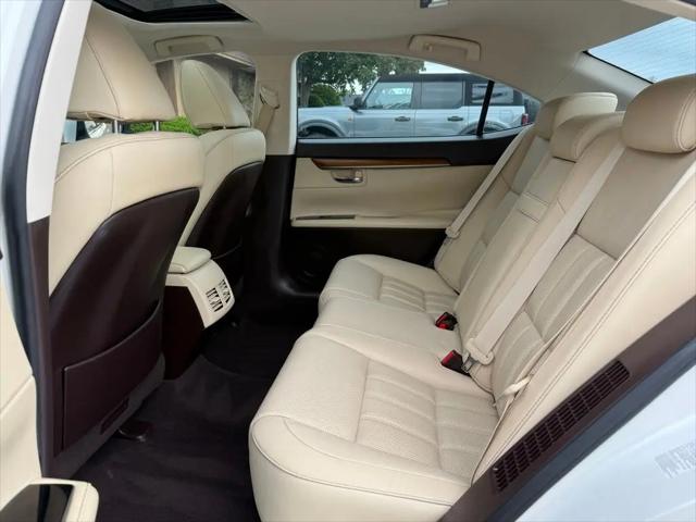 2017 Lexus ES 300h ES 300h