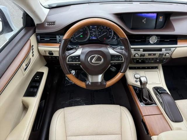 2017 Lexus ES 300h ES 300h