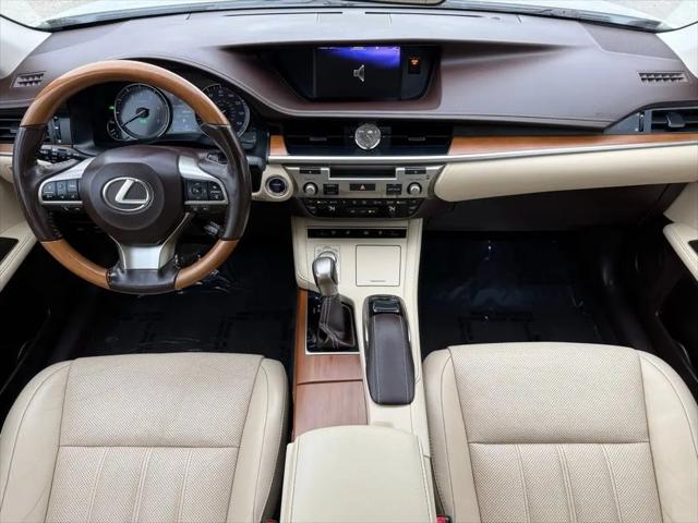 2017 Lexus ES 300h ES 300h