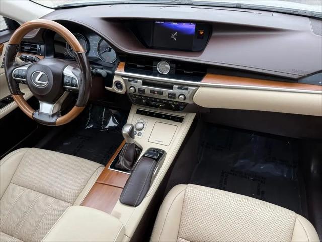 2017 Lexus ES 300h ES 300h