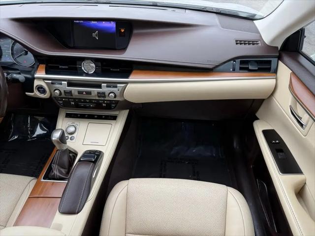 2017 Lexus ES 300h ES 300h