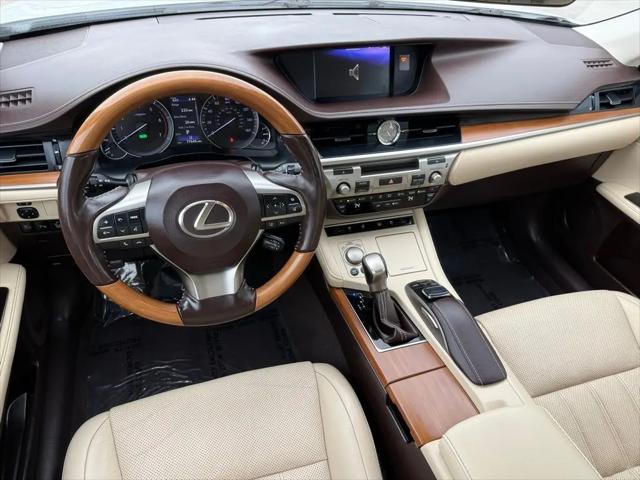 2017 Lexus ES 300h ES 300h