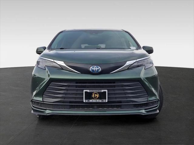 2024 Toyota Sienna LE