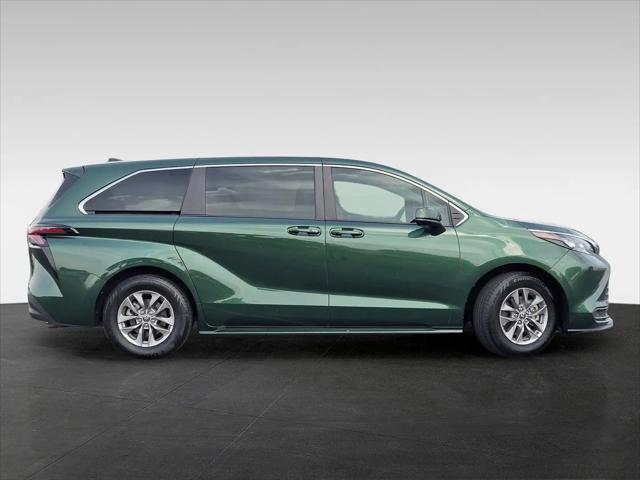 2024 Toyota Sienna LE