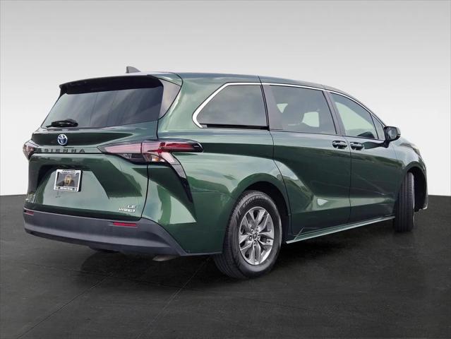 2024 Toyota Sienna LE