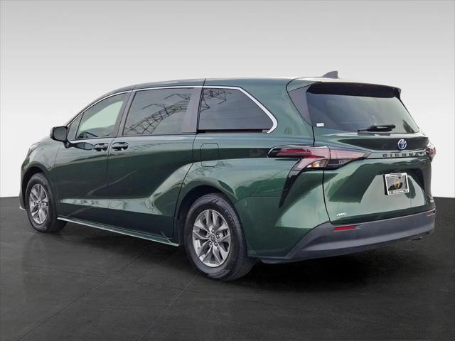 2024 Toyota Sienna LE