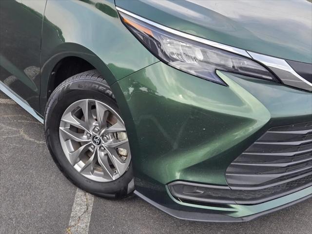 2024 Toyota Sienna LE