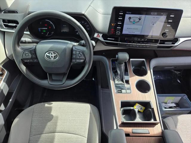 2024 Toyota Sienna LE