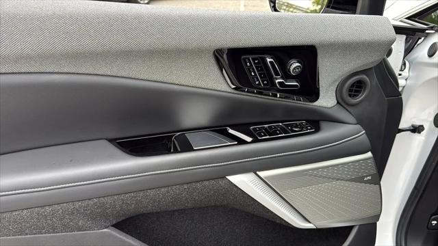 2025 Cadillac iQ Luxury 2 AWD