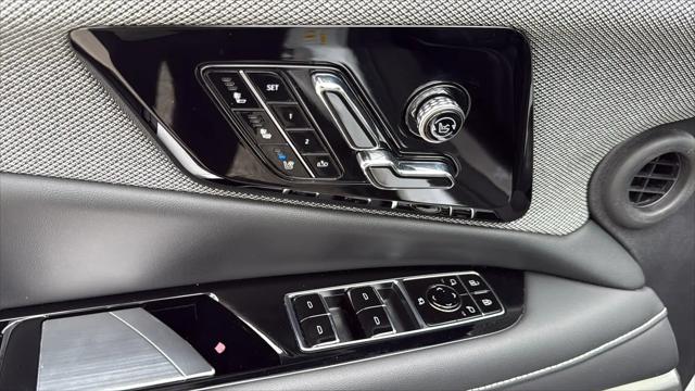 2025 Cadillac iQ Luxury 2 AWD