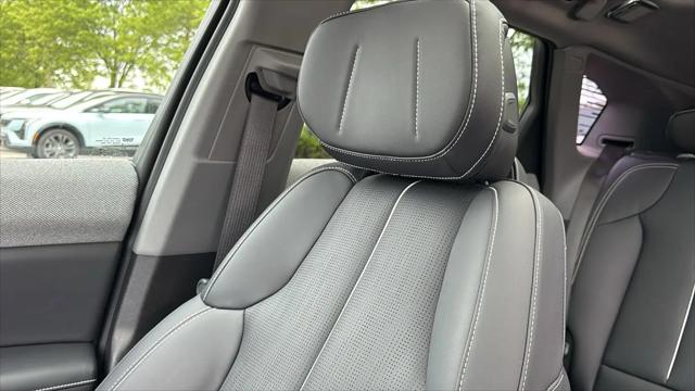 2025 Cadillac iQ Luxury 2 AWD