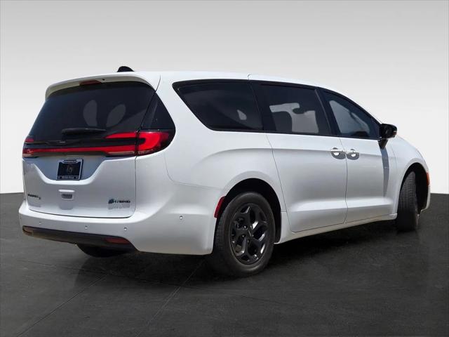 2024 Chrysler Pacifica Hybrid S Appearance Pkg