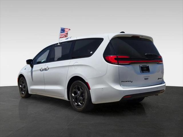 2024 Chrysler Pacifica Hybrid S Appearance Pkg
