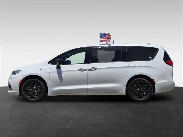 2024 Chrysler Pacifica Hybrid S Appearance Pkg