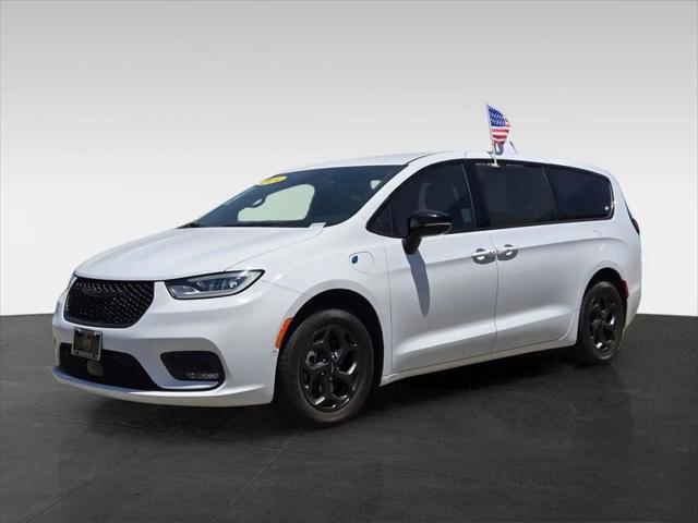 2024 Chrysler Pacifica Hybrid S Appearance Pkg