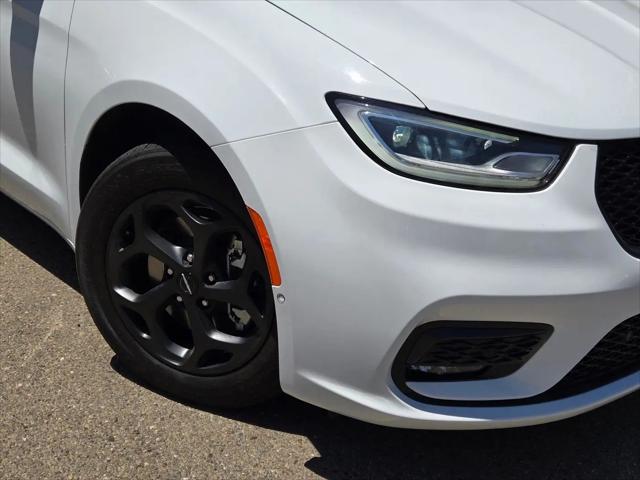 2024 Chrysler Pacifica Hybrid S Appearance Pkg
