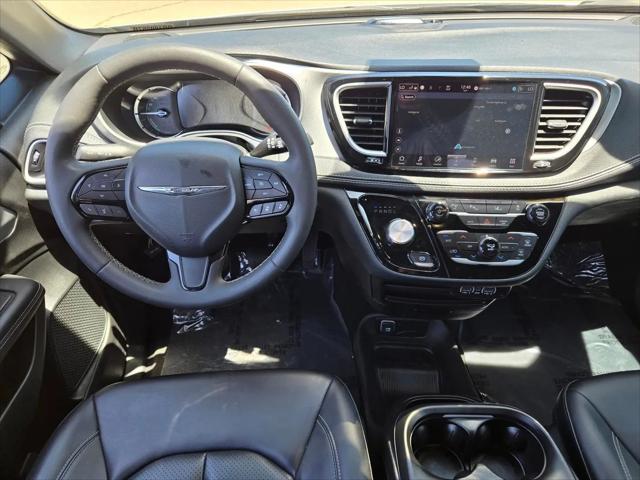 2024 Chrysler Pacifica Hybrid S Appearance Pkg