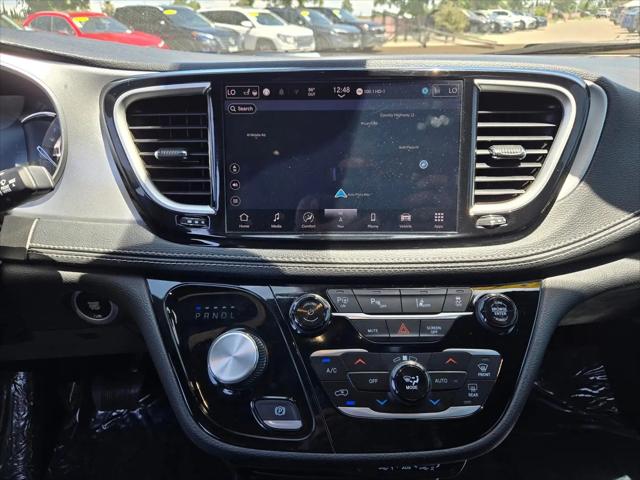 2024 Chrysler Pacifica Hybrid S Appearance Pkg
